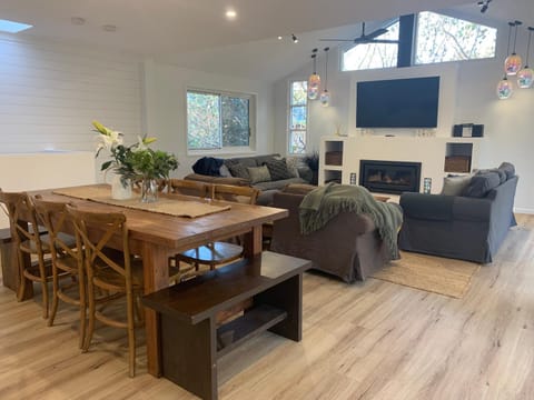 Communal lounge/ TV room, TV and multimedia, Living room, Dining area, Evening entertainment, flat iron
