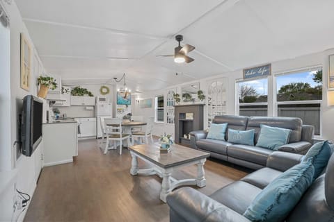 Boat and Fish on Lewisville Lake Pet-Friendly Haven House in Lake Dallas