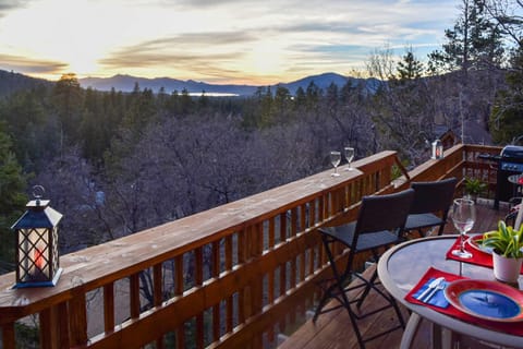 1 Mi to Bear Mountain Cozy Cabin with Views! Cabin in Big Bear