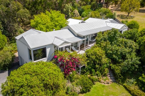 Property building, Garden, Lobby or reception
