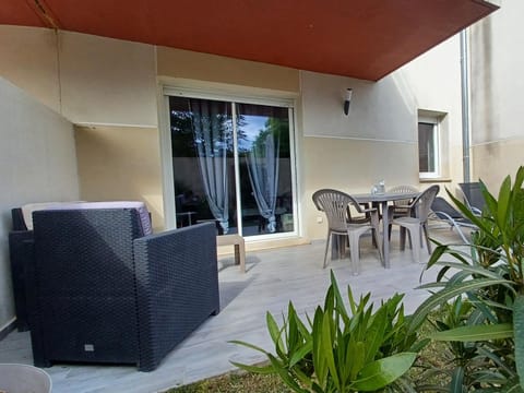 Patio, Garden, Dining area