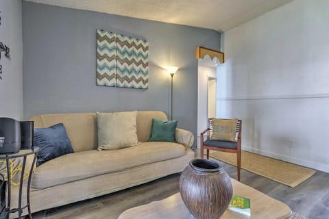 about 9 Mi to Universal Orlando Retreat with Sun Porch! House in Pine Hills