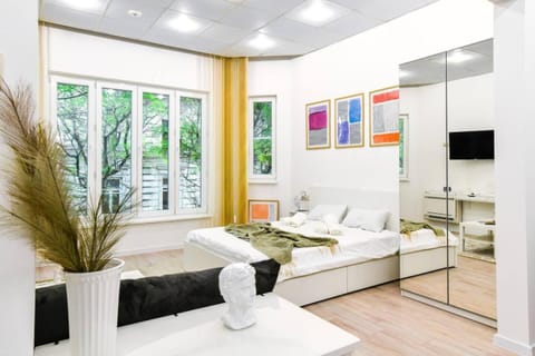 Bed, TV and multimedia, Living room, Photo of the whole room, Bedroom, wardrobe