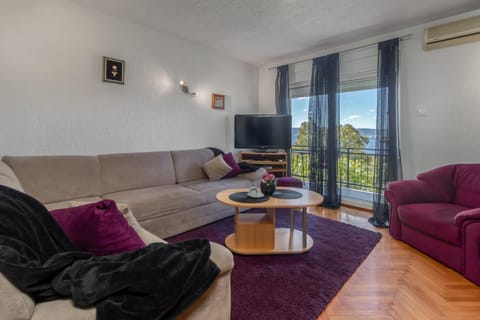 TV and multimedia, Living room, air conditioner