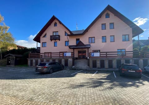Property building, Facade/entrance, Parking