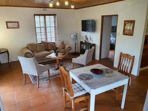 TV and multimedia, Living room, Dining area