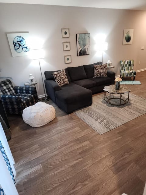 Living room, Seating area