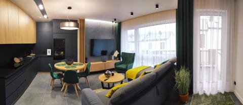 TV and multimedia, Kitchen or kitchenette, Living room, Seating area, Dining area