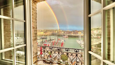 Day, Natural landscape, View (from property/room), Balcony/Terrace, City view, Lake view, River view, Sea view