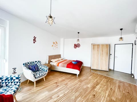 Bed, Seating area, Bedroom