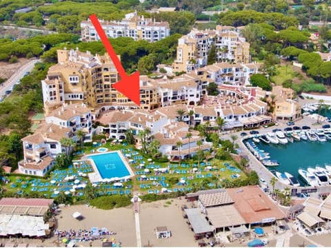 Property building, Bird's eye view, Beach, Pool view, Sea view, Swimming pool, Location