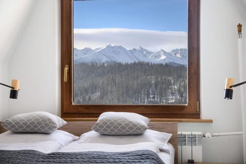 Bed, Natural landscape, Photo of the whole room, Bedroom, Mountain view