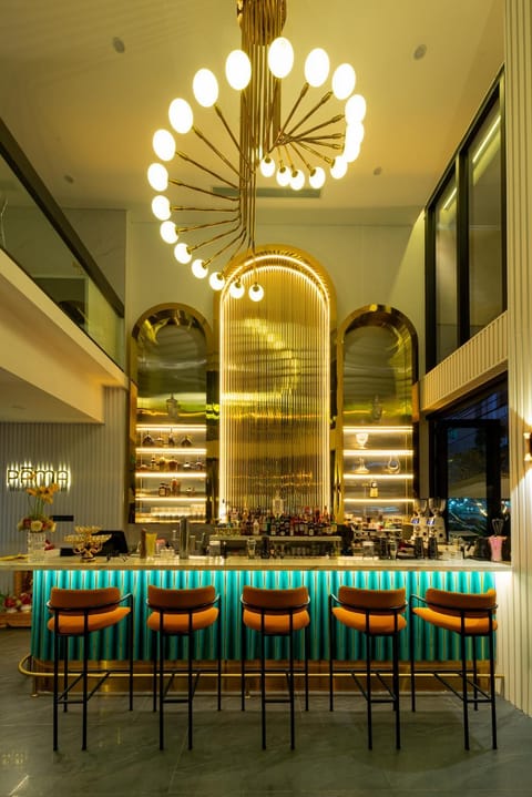 Restaurant/places to eat, Food and drinks, Seating area