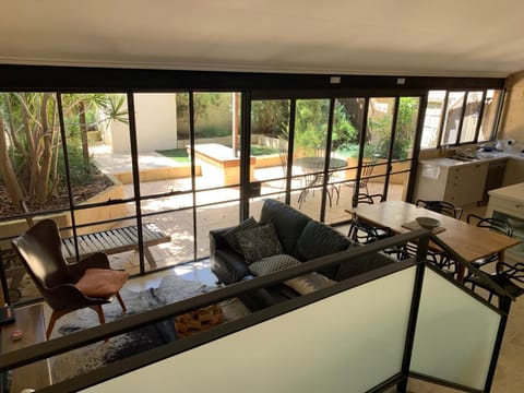 Seating area, Dining area