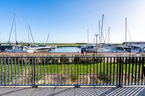 View (from property/room), View (from property/room), Lake view