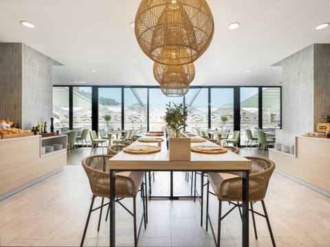 Restaurant/places to eat, View (from property/room), Food and drinks, Dining area