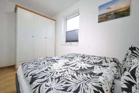 Bed, Bedroom, wardrobe