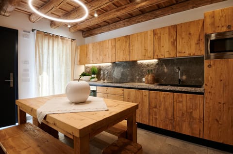 Kitchen or kitchenette, Dining area, kitchen