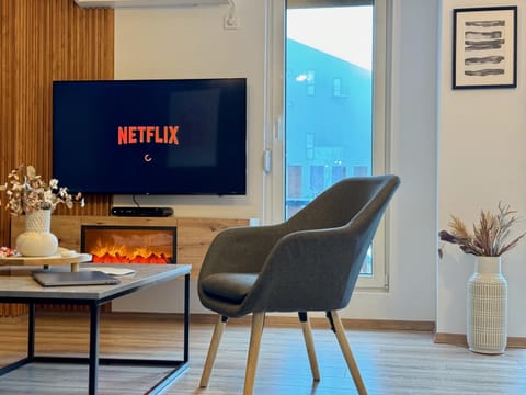 Communal lounge/ TV room, TV and multimedia, Living room, Seating area