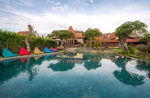 Swimming pool, Swimming pool