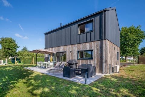 Property building, Patio, Garden