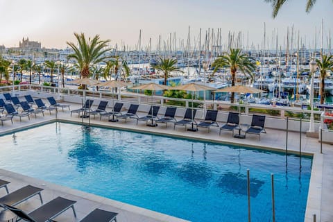 View (from property/room), Balcony/Terrace, Sea view, Swimming pool, Entertainment