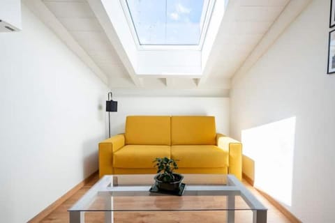 Domus: modern Loft in the center of Parma House in Parma