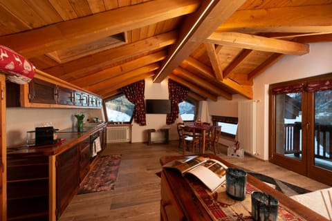 Kitchen or kitchenette, Living room, Seating area