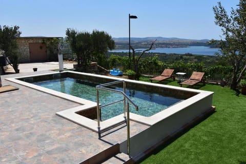 Day, Natural landscape, Garden, Garden view, Mountain view, Pool view, Swimming pool, Swimming pool, sunbed