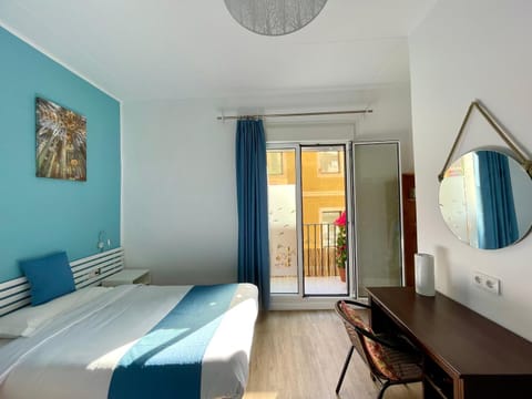 Bed, Photo of the whole room, Bedroom, hair dresser