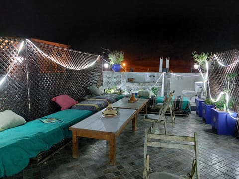 Night, Seating area