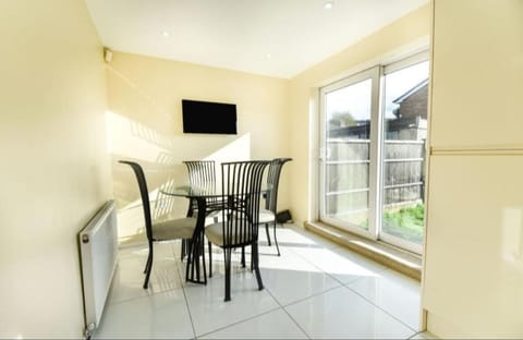 3 bed House Lovely & Modern House in Bury