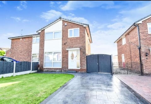3 bed House Lovely & Modern House in Bury