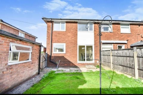 3 bed House Lovely & Modern House in Bury