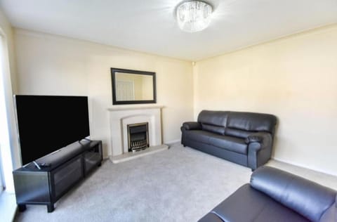 3 bed House Lovely & Modern House in Bury