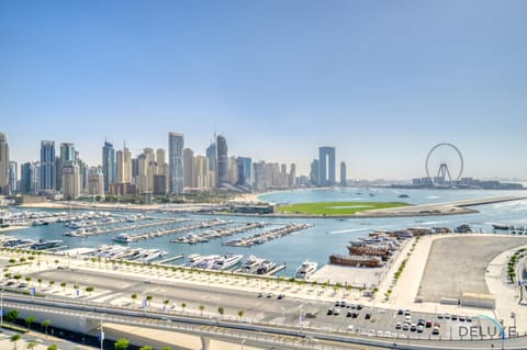 Property building, Natural landscape, City view, Landmark view, Sea view, Swimming pool, Parking