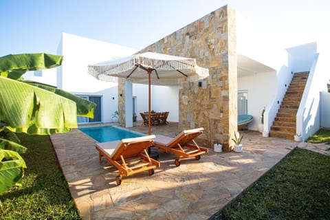 Patio, Day, Garden, Garden view, Pool view, Swimming pool, sunbed