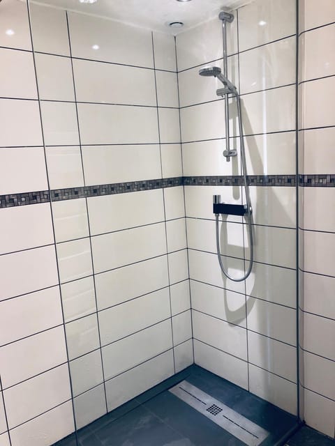 Villa avec piscine, terrasse, jardin et vue… Villa in Auvergne-Rhône-Alpes