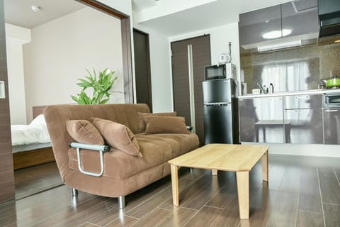 Kitchen or kitchenette, Living room, minibar