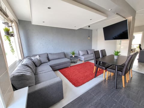 TV and multimedia, Living room, Seating area