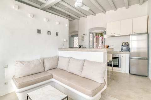 Kitchen or kitchenette, Living room, Seating area, stove, kitchen