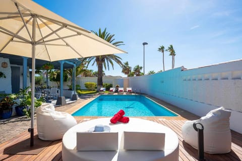 Garden view, Swimming pool, sunbed
