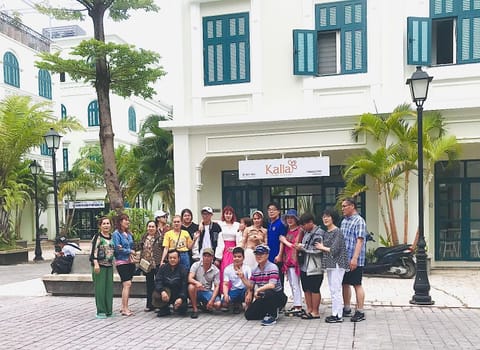 Property building, Day, group of guests