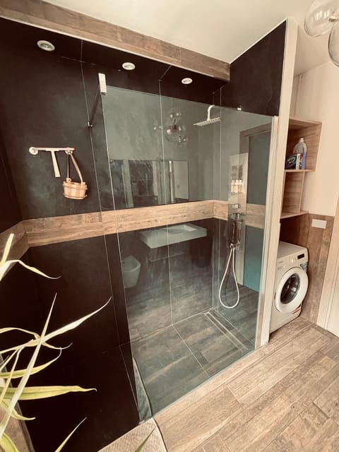 Bathroom, washing machine