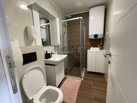 Shower, Toilet, Bathroom