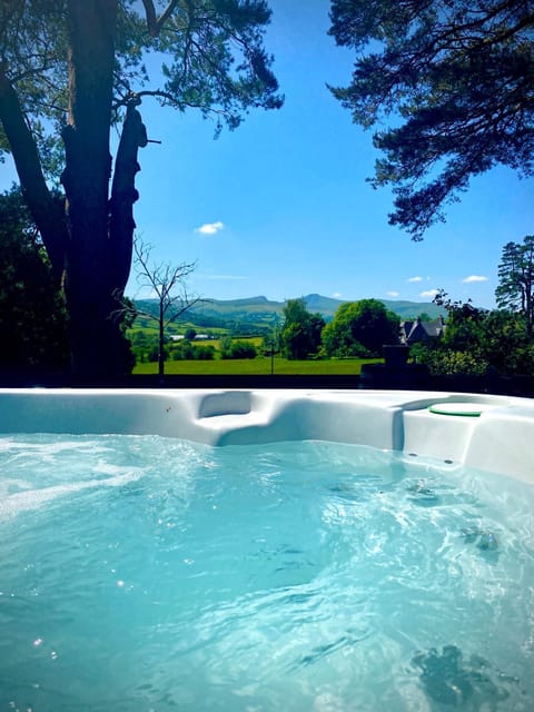 Hot Tub, Hot Tub, Mountain view