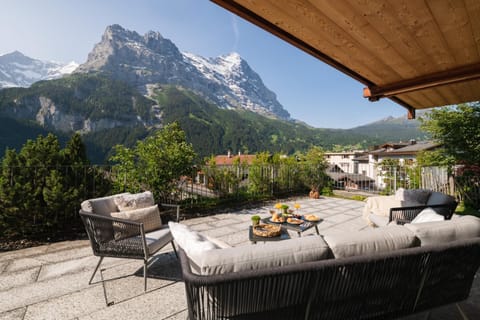 Natural landscape, Balcony/Terrace, Seating area, Dining area, Mountain view