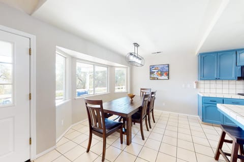 Five Oaks Circle Ranch House in Oakhurst