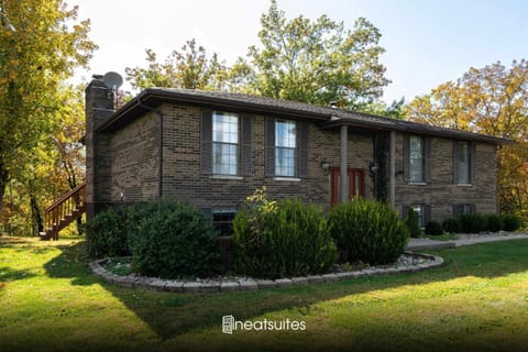 Sleeps 12, Wooded Lot, Near Ark, Great for Family House in Williamstown