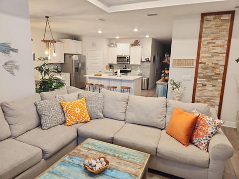 Kitchen or kitchenette, Living room, Seating area, Dining area, minibar, pet friendly, stove
